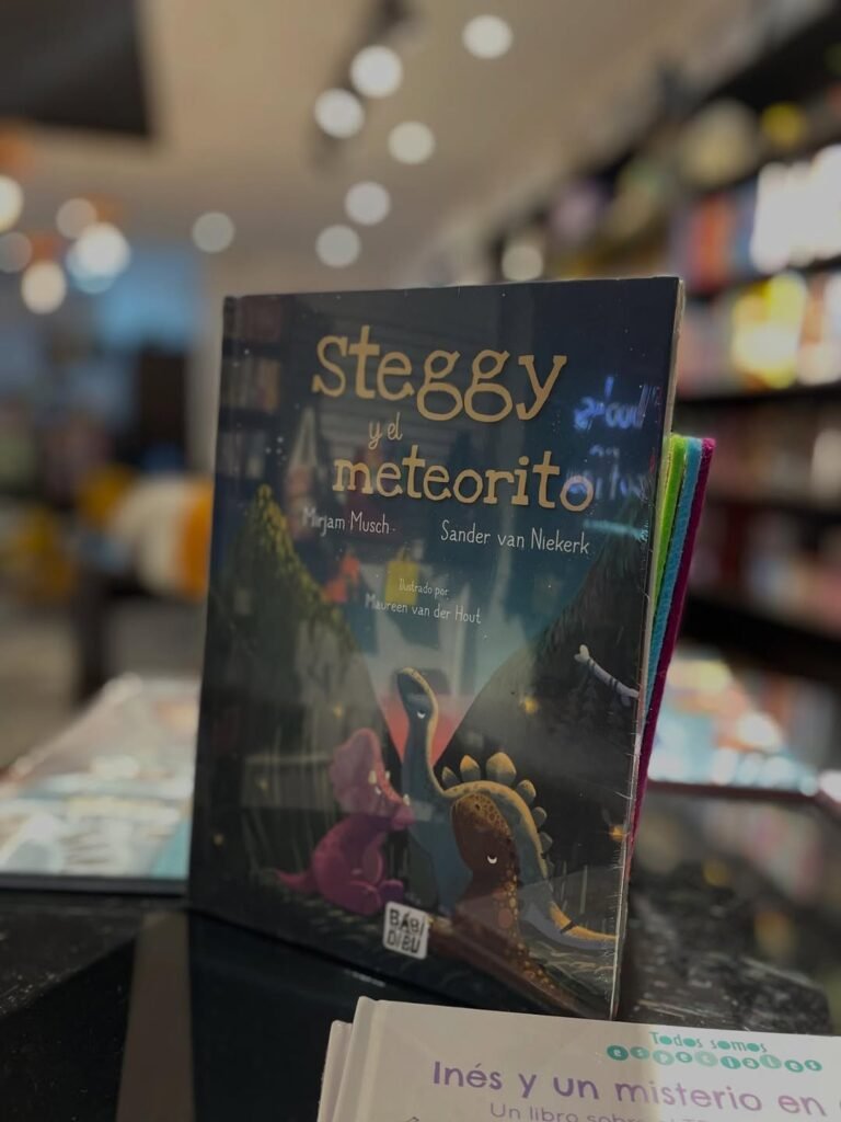 autores nacionales que tienes que leer📚✨en nuestras estanterías también celebramos el talento d (11)